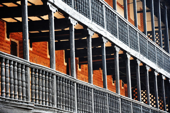San Carlos del Valle, Ciudad Real, balconada de la Plaza Mayor