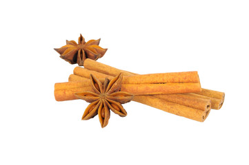 Sternanis und Zimtstangen