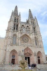 Fototapeta na wymiar Cathédrale Sainte-Marie de Burgos, jour de mariage 