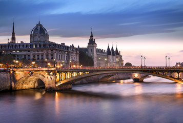 Fototapeta na wymiar Quai de Seine Paris