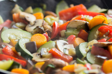 Bunte Gem&uuml;sepfanne