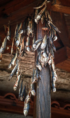 Naklejka premium Small salted fish is dried on air