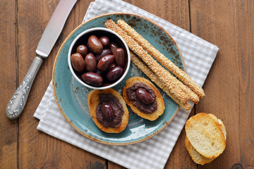 Bread with olive pate