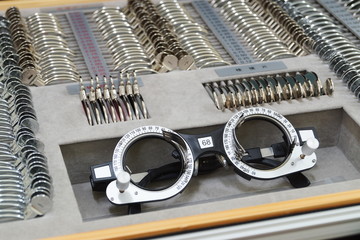 trial frame and trial lenses