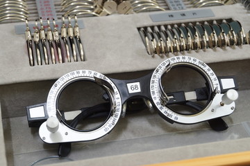 trial frame and trial lenses