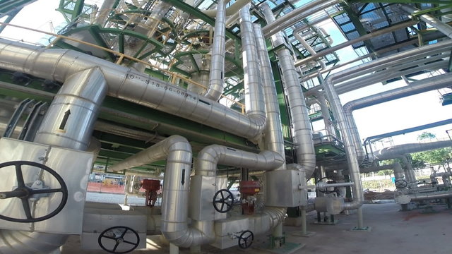 Pipe line structure in refining plant