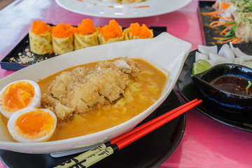 Noodle curry soup
