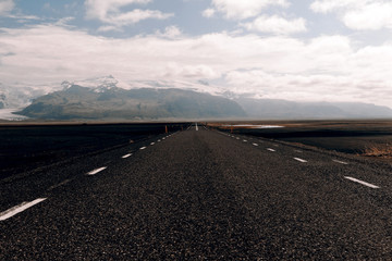 Fototapeta premium Road to nowhere