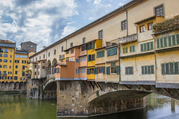 Fototapeta na wymiar Colorful Ponte Vecchio in the old center of Florence