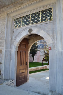 Cami Girişi