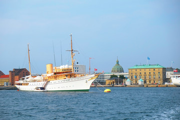 Fototapeta na wymiar The Royal ship is in the harbour in front of Amalienborg in Cope