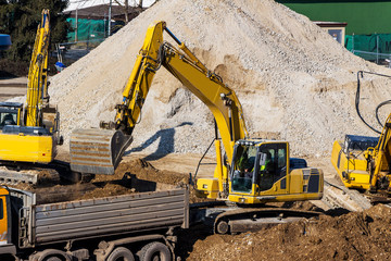 Obraz premium Bagger auf Baustelle bei Erdarbeiten