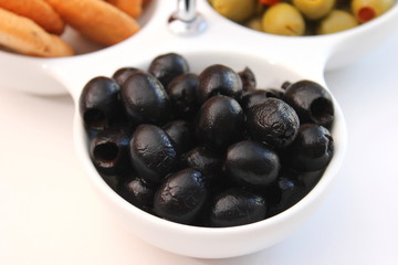 schwarze oliven