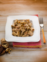 pasta with dried tomatoes and nuts