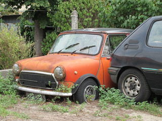anciennes voitures abandonnées