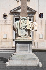 Piękny pomnik słonia na placu della minerva w Rzymie, włochy © Darios