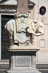 Piękny pomnik słonia na placu della minerva w Rzymie, włochy - obrazy, fototapety, plakaty