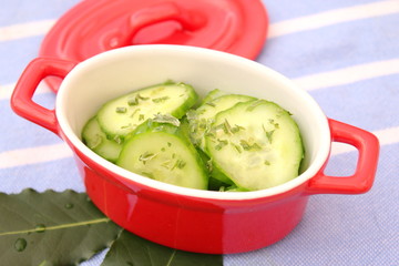 Gurkensalat mit Dill