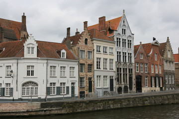 Fototapeta na wymiar mittelalterliche Häuserzeile Brügge