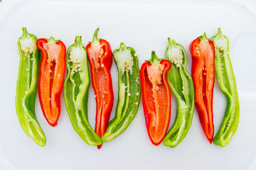 Rote und grüne Paprika