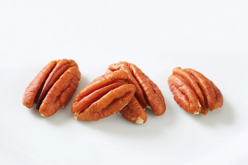 Raw pecan halves