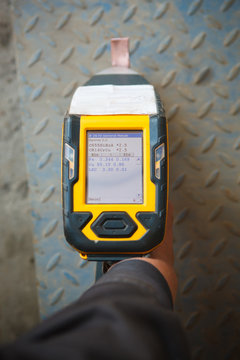 handheld XRF analyzer spectrometer for scrap metal in action