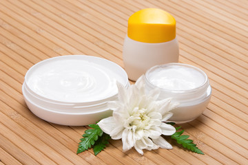 Fototapeta na wymiar Natural moisturizing face and body cream