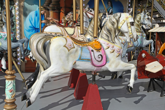 cheval de bois d'un carrousel