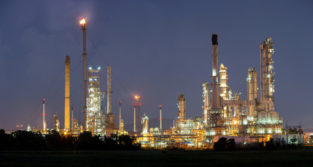 Obraz na płótnie Canvas Oil Refinery Factory