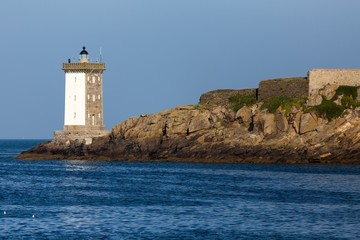 Fototapeta na wymiar Ponstuval lighthouse