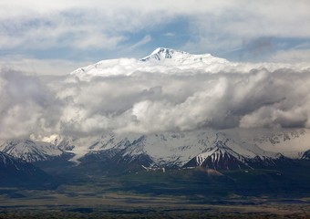 Fototapeta na wymiar view of Lenin Peak from Alay range