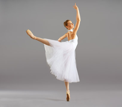 Fototapeta ballerina  in ballet pose classical dance