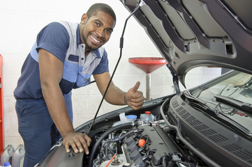 African-American Auto Tech Gives Thumbs Up