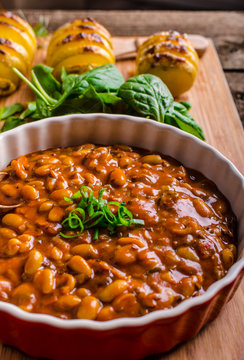 Spicy cowboy beans with hassleback potatoe with herbs