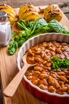 Spicy cowboy beans with hassleback potatoe with herbs