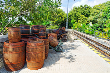 Fototapeta premium Old cart with wine barrels.Wild West.