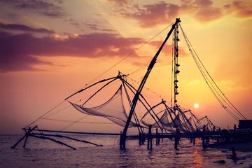 Cercles muraux Inde Filets de pêche chinois au coucher du soleil. Kochi, Kerala, Inde