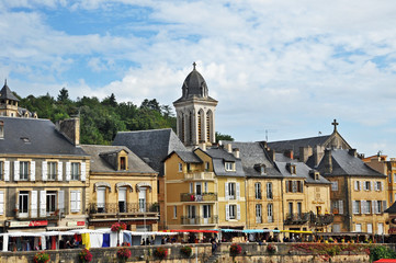 Obraz premium Montignac, Aquitania - il mercato lungo la Vezere