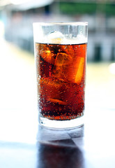 Cola in glass.