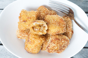 Inversed Poutine - inside out poutine - cheese and brown sauce i