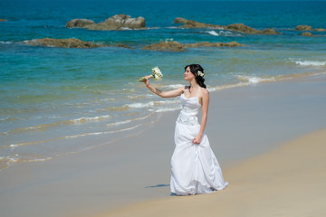 Fototapeta na wymiar Wedding bride sea tropics