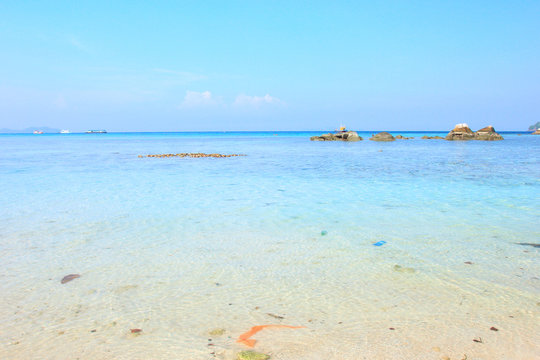 Fototapeta Sea and blue sky - Lipe island Thailand