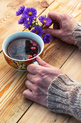 hands with a mug autumn fruit tea