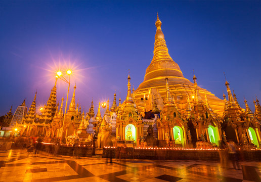 Shwedagon pagoda in the evening