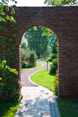 Fototapeta na wymiar Арка в сад / Arch in the garden