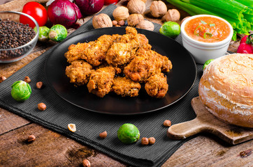 Spicy breaded chicken wings with homemade bread