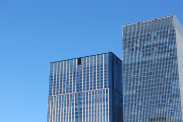 オフィスビル・青空