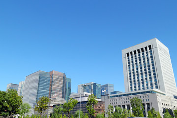 オフィスビル・青空