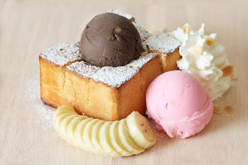 ice cream and toasted bread with banana