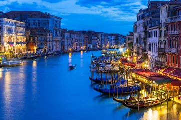 Muurstickers Nacht uitzicht op Canal Grande met gondels in Venetië. Italië © Ekaterina Belova